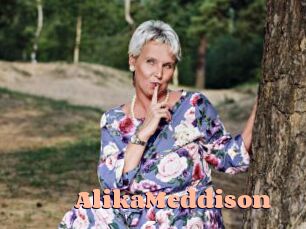 AlikaMeddison Chatte Rasée