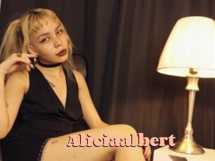 aliciaalbert Chatte Rasée