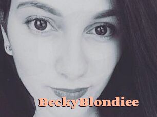 BeckyBlondiee Chatte Rasée