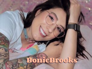 BonieBrooks Chatte Rasée