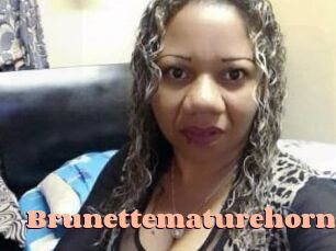 Brunettematurehorny