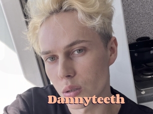 dannyteeth Chatte Rasée