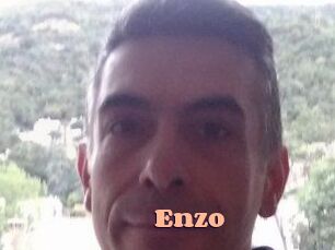 Enzo Chatte Rasée