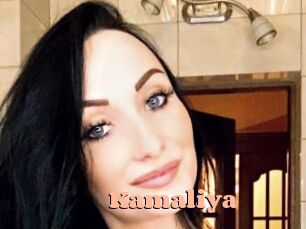 Kamaliya Chatte Rasée