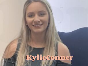 KylieConner Chatte Rasée