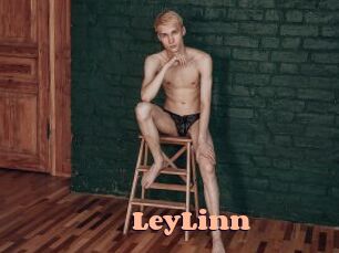 LeyLinn Chatte Rasée