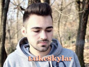 LukeSkylar Chatte Rasée