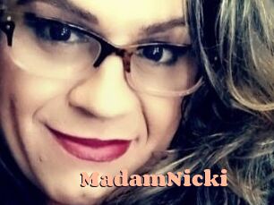 MadamNicki Chatte Rasée