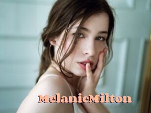 MelanieMilton Chatte Rasée