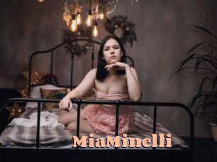 MiaMinelli Chatte Rasée