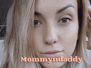 Mommyndaddy Chatte Rasée