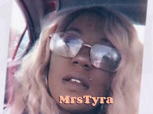 MrsTyra Chatte Rasée