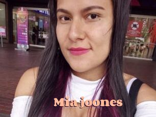 Mia_joones