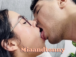Miaandtonny