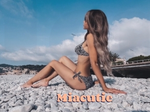 miacutie Chatte Rasée