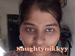 Naughtynikkyy Chatte Rasée