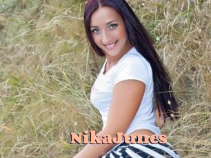NikaJunes Chatte Rasée