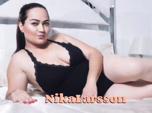 NikaLarsson Chatte Rasée