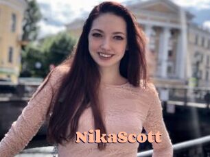 NikaScott Chatte Rasée
