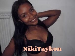NikiTaykon Chatte Rasée