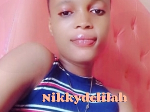 nikkydelilah Chatte Rasée