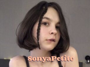 SonyaPetite Chatte Rasée