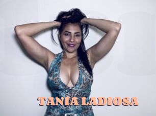 TANIA_LADIOSA Chatte Rasée